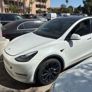 TESLA MODEL Y LONG RANGE - 1