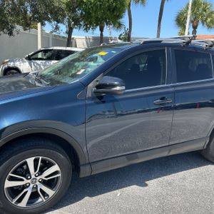 صورة 2 لـ 2018 Toyota RAV4 XLE