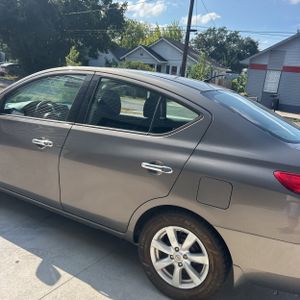 2014 Nissan VERSA SV photo 6