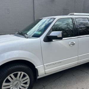 LINCOLN NAVIGATOR BASE - 2