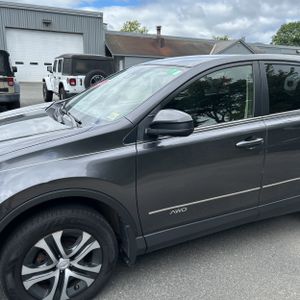 2018 Toyota RAV4 LE — фото 2