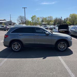 MERCEDES-BENZ GLC - 10