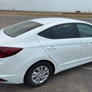 2019 Hyundai ELANTRA SE 照片 9