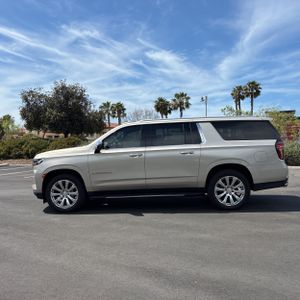 CHEVROLET SUBURBAN PREMIER - 3