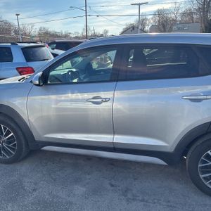 HYUNDAI TUCSON SEL - 4