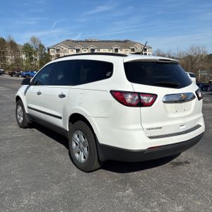 CHEVROLET TRAVERSE LS - 4
