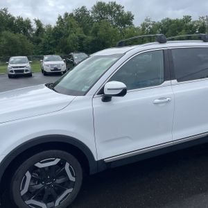 2024 KIA TELLURIDE S photo 2