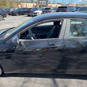 HYUNDAI ELANTRA SE - 3