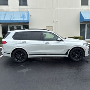 2021 BMW X7 M50I — фото 10