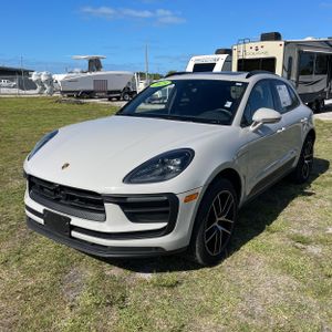 PORSCHE MACAN - 1