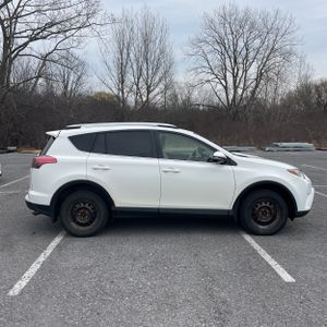 TOYOTA RAV4 XLE - 10