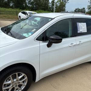 صورة 2 لـ 2024 Chrysler PACIFICA TOURING L