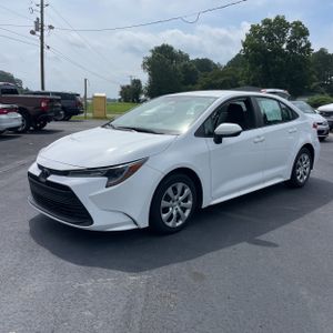 2023 Toyota COROLLA LE photo 1