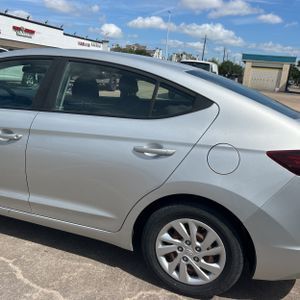 صورة 6 لـ 2019 Hyundai ELANTRA SE