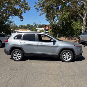 صورة 10 لـ 2016 JEEP CHEROKEE LATITUDE