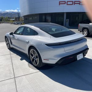 Porsche Taycan 4 - 5