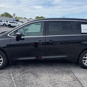 CHRYSLER VOYAGER LX - 4