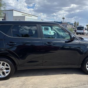 صورة 10 لـ 2023 KIA SOUL LX