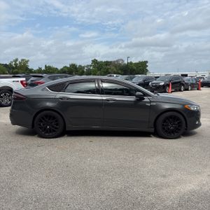 FORD FUSION SE - 10