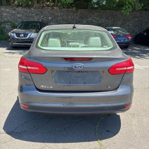 FORD FOCUS SE - 7