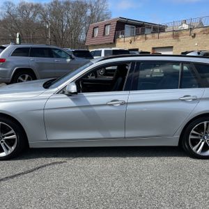 BMW 330I XDRIVE - 4
