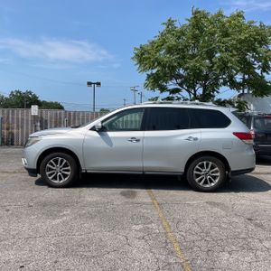 2015 Nissan PATHFINDER SV photo 2