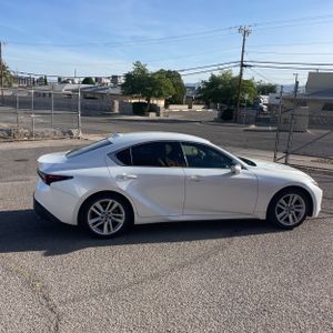 2022 Lexus IS 300 BASE — фото 10