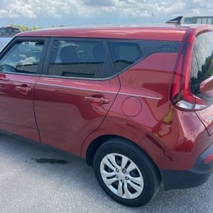 2021 KIA SOUL LX — фото 6