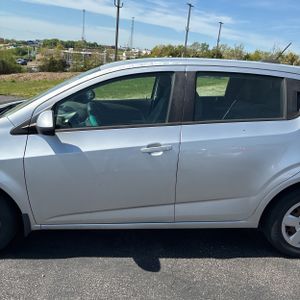 CHEVROLET SONIC LS AUTO - 4