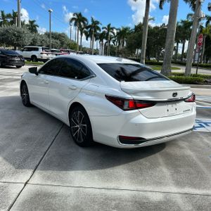 صورة 5 لـ 2024 Lexus ES 300H BASE