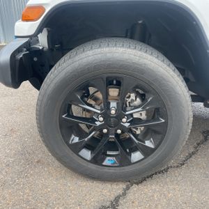 2023 JEEP WRANGLER 4XE SAHARA — миниатюра 17