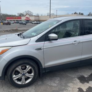 FORD ESCAPE SE - 2