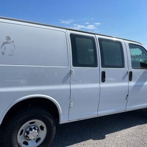 CHEVROLET EXPRESS 2500 - 9