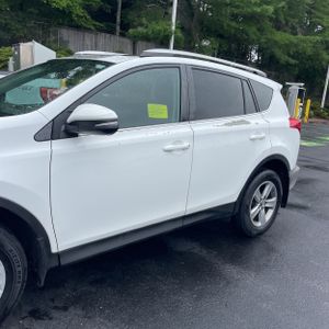 2015 Toyota RAV4 XLE — фото 4