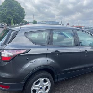 FORD ESCAPE S - 9