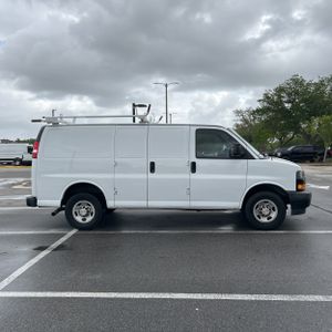 CHEVROLET EXPRESS 2500 - 10