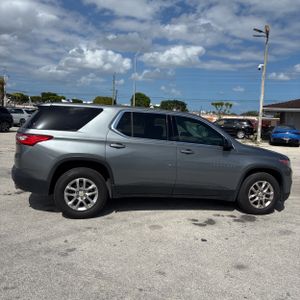 CHEVROLET TRAVERSE LS - 10