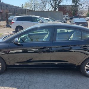 HYUNDAI ELANTRA SE - 4