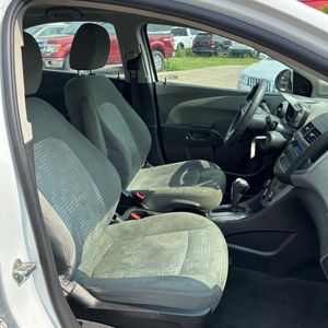 2015 Chevrolet SONIC LS — миниатюра 33