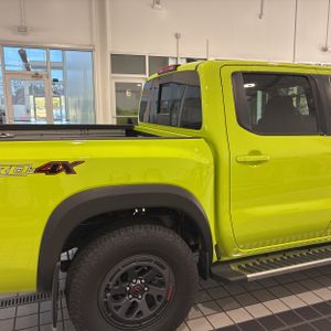 NISSAN FRONTIER CREW CAB PRO-4X 4X4 - 8