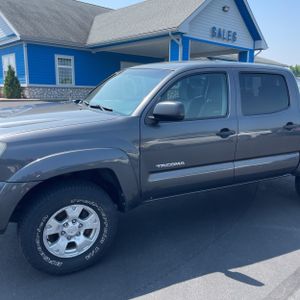 2011 Toyota TACOMA V6 photo 2