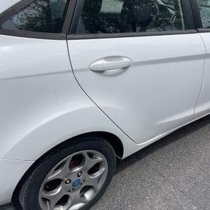 FORD FIESTA SEL - 9