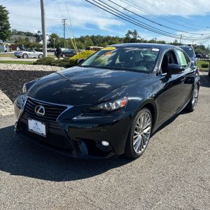 صورة 1 لـ 2016 Lexus IS 300 BASE