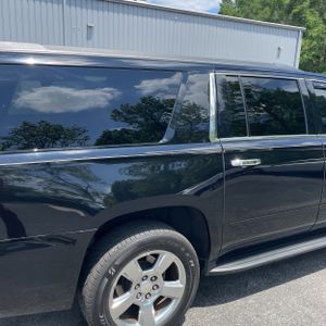 CHEVROLET SUBURBAN - 9