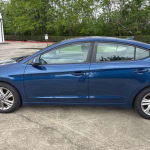 HYUNDAI ELANTRA SEL - 4