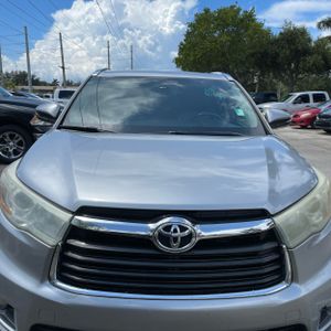صورة 15 لـ 2016 Toyota HIGHLANDER XLE