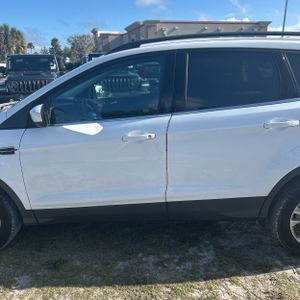 FORD ESCAPE SE - 4