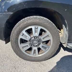 2010 Toyota SEQUOIA PLATINUM 照片 17