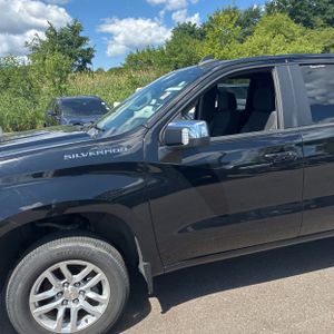 2020 Chevrolet SILVERADO 1500 LT photo 2