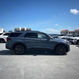 FORD EXPLORER ST - 10